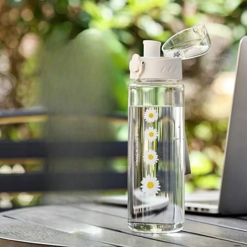 Bottiglia d'acqua in plastica con fiore margherita da 780 ml Bottiglia d'acqua trasparente sportiva Bottiglia per bere trasparente da viaggio per palestra portatile