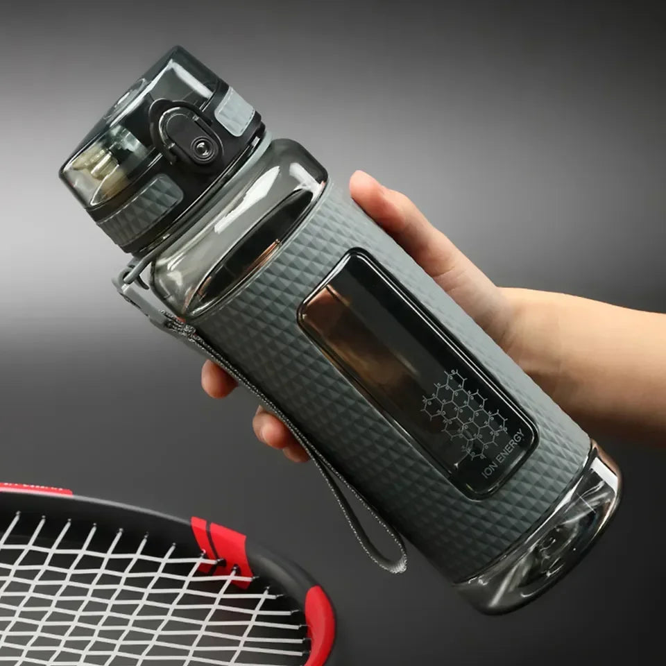 Bottiglie d'acqua sportive BPA gratuito portatile a prova di perdite a prova di caduta Bollitore da viaggio esterno di grande capacità Bottiglia d'acqua per bevande in plastica