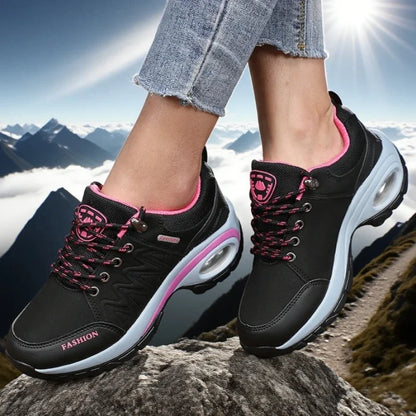 Scarpe da trekking outdoor da donna con plateau, nel classico colore impermeabile
