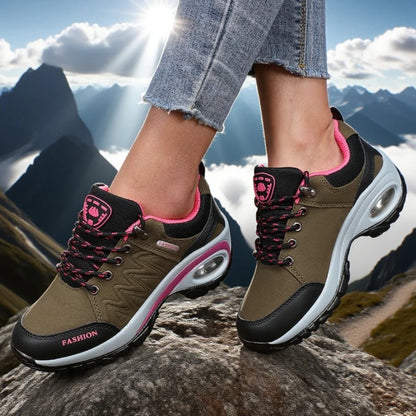 Scarpe da trekking outdoor da donna con plateau, nel classico colore impermeabile