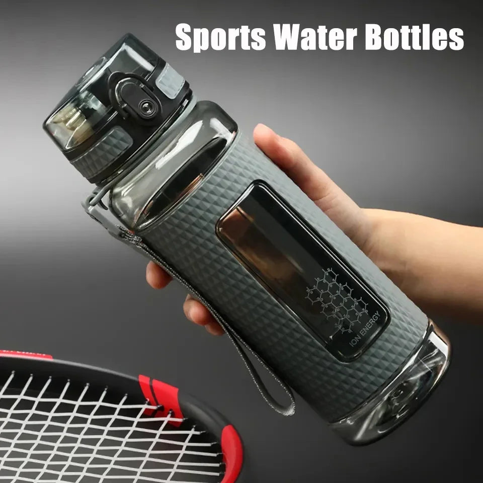 Bottiglie d'acqua sportive BPA gratuito portatile a prova di perdite a prova di caduta Bollitore da viaggio esterno di grande capacità Bottiglia d'acqua per bevande in plastica